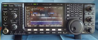   IC-7600 front (on)  